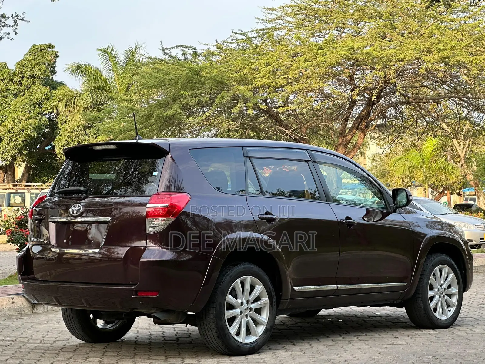Toyota Vanguard 2010 Maroon