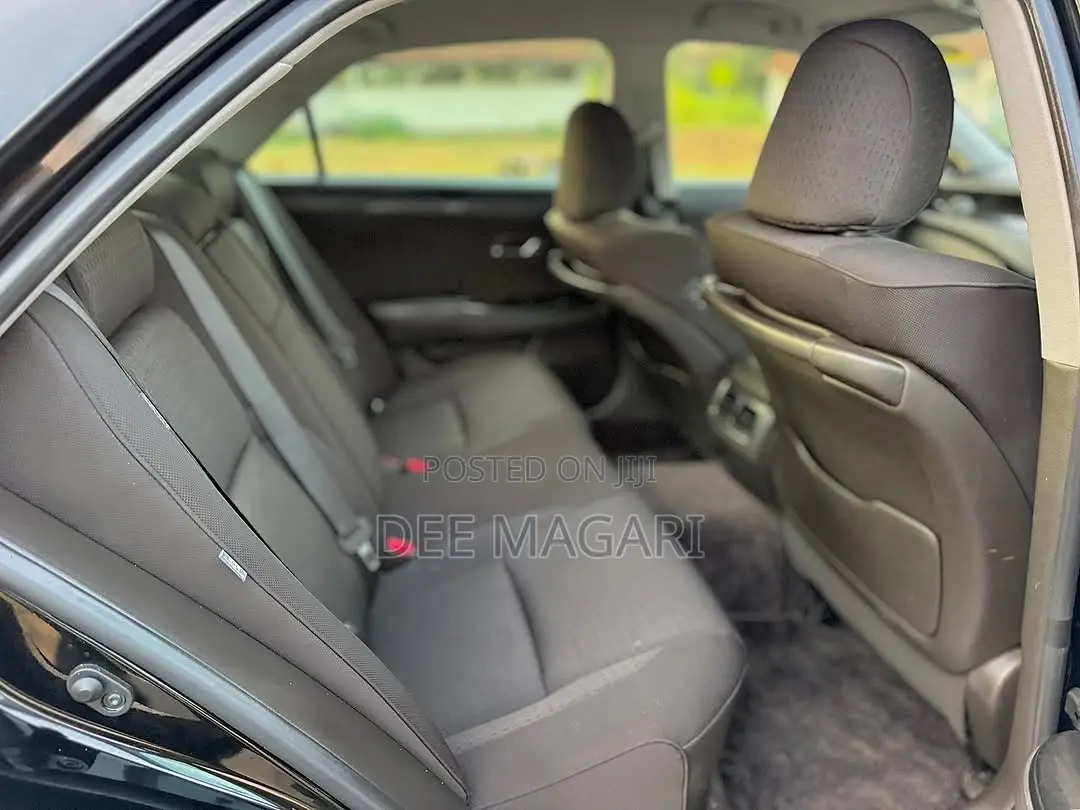 Toyota Crown 2009 Maroon