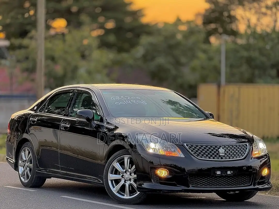 Toyota Crown 2009 Maroon