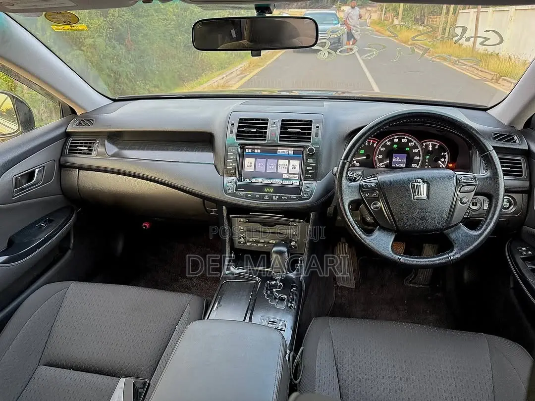 Toyota Crown 2009 Maroon