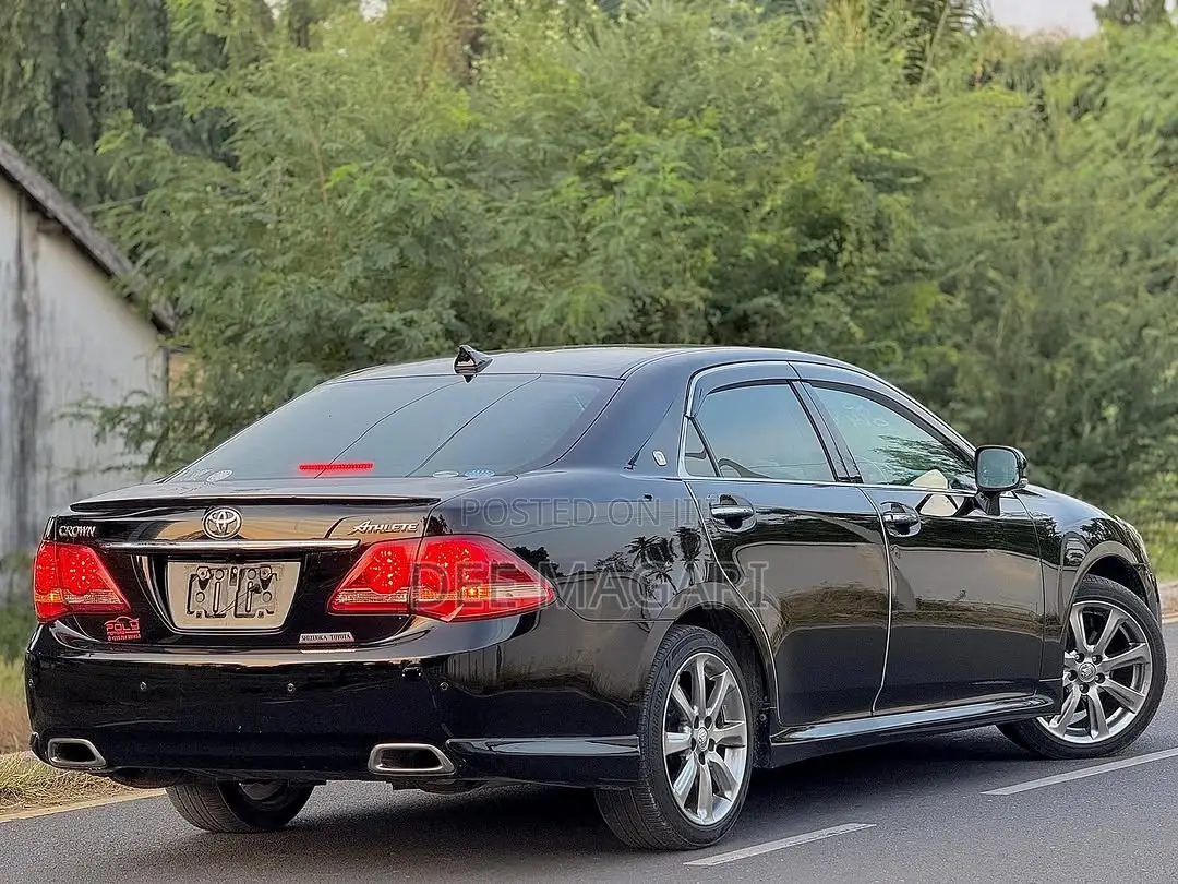 Toyota Crown 2009 Maroon