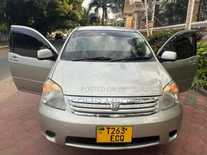 Toyota Raum 2004 Silver