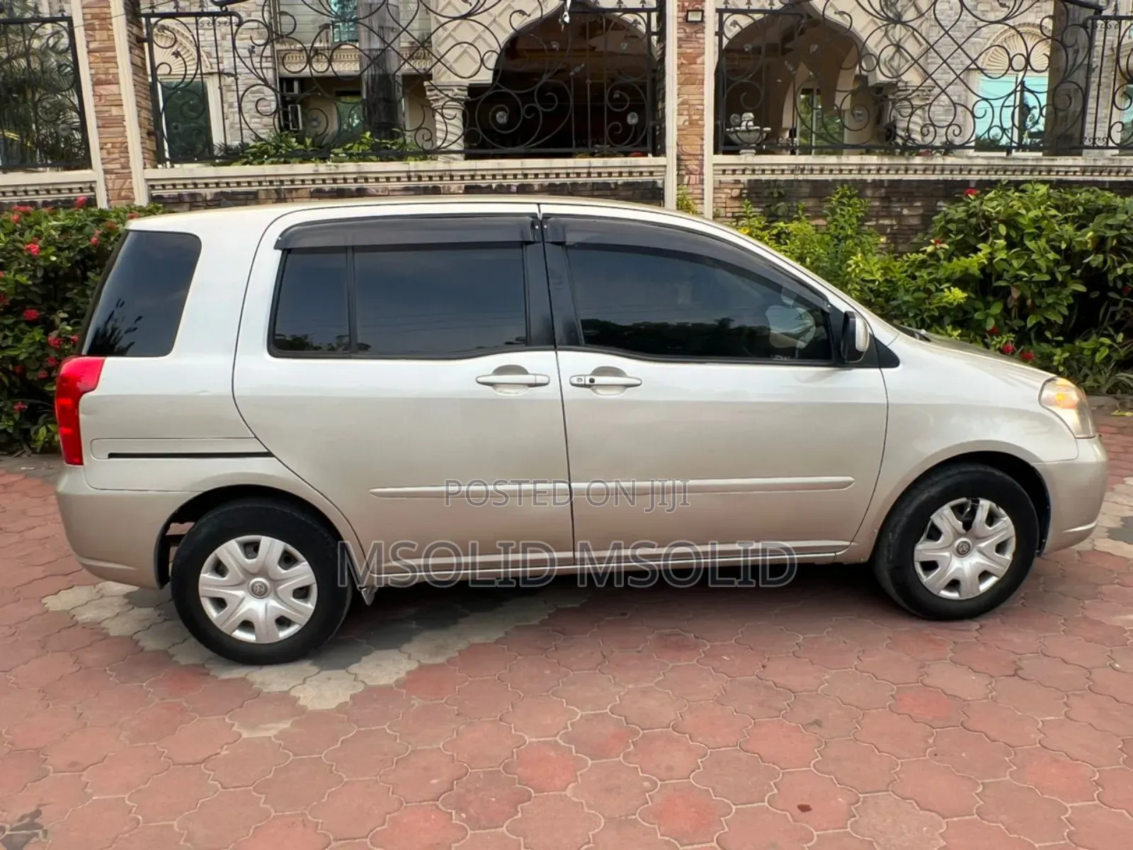 Toyota Raum 2004 Silver