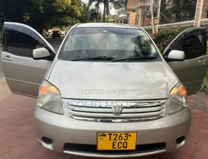 Toyota Raum 2004 Silver