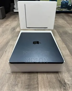 New Laptop Apple MacBook Air 2025 M4 13-Inch 16GB Apple M4 SSD 256GB
