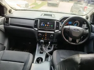 Ford Everest 2017 Blue