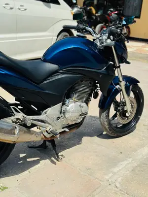Honda CB 2016 Blue