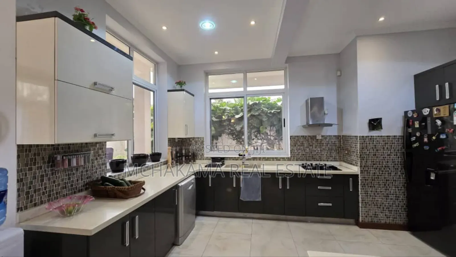 5bdrm Block of Flats in Mchakama, Mikocheni for sale