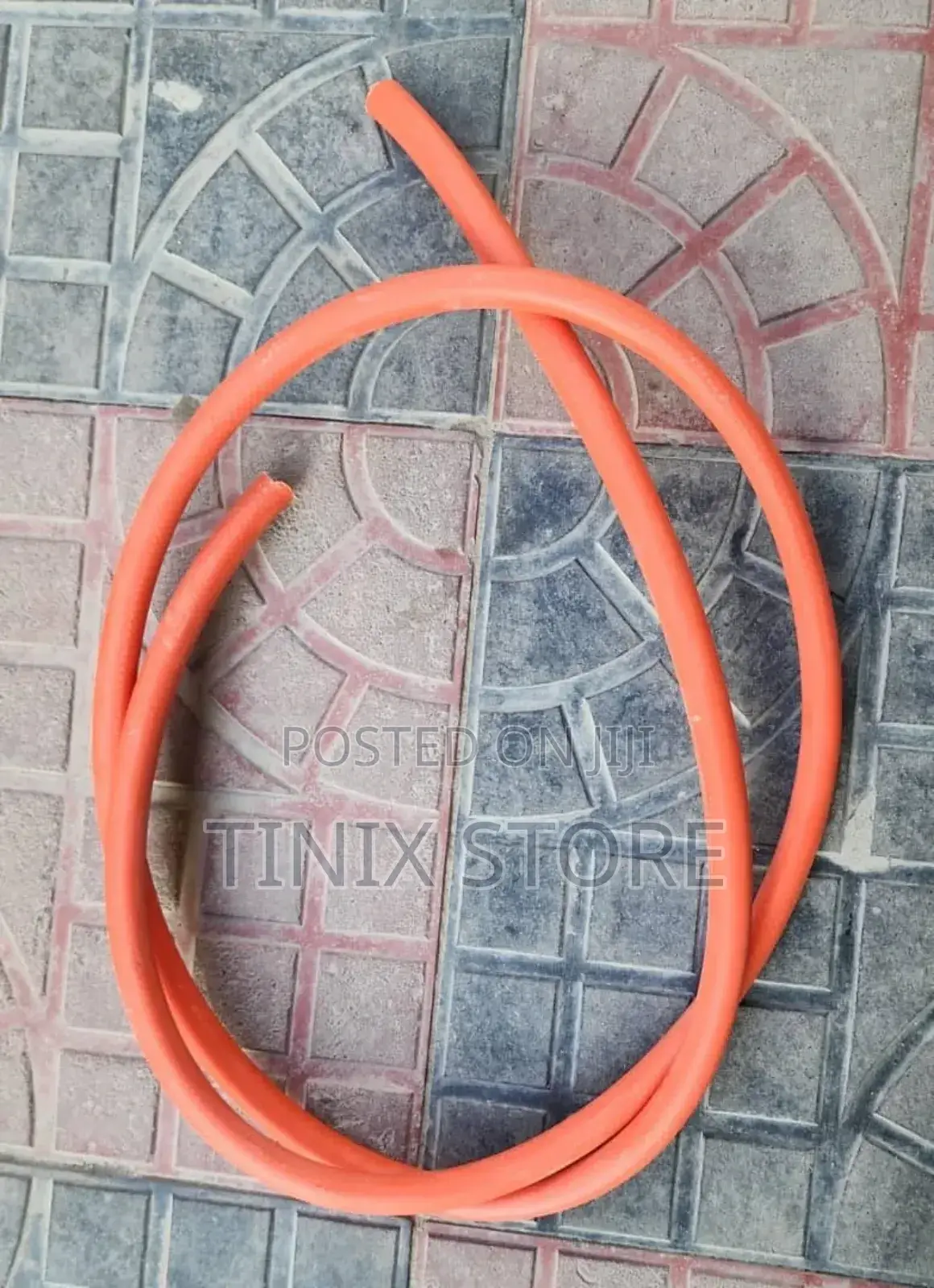 Gas Pipe 2 Meters and It's 2 Clamps Pin