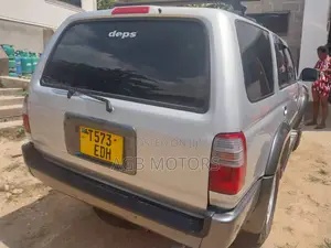 Toyota Hilux Surf 2000 Silver