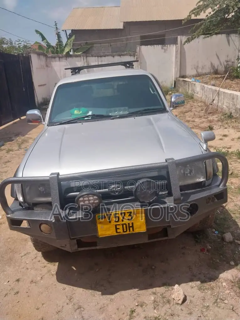 Toyota Hilux Surf 2000 Silver