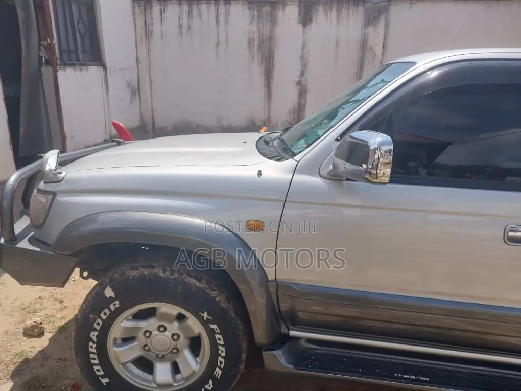 Toyota Hilux Surf 2000 Silver