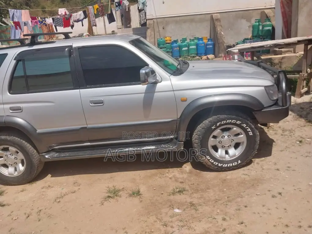 Toyota Hilux Surf 2000 Silver