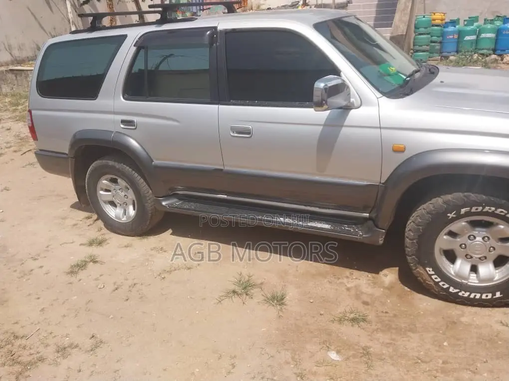 Toyota Hilux Surf 2000 Silver