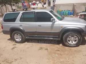 Toyota Hilux Surf 2000 Silver