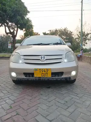 Toyota IST 2003 Gold