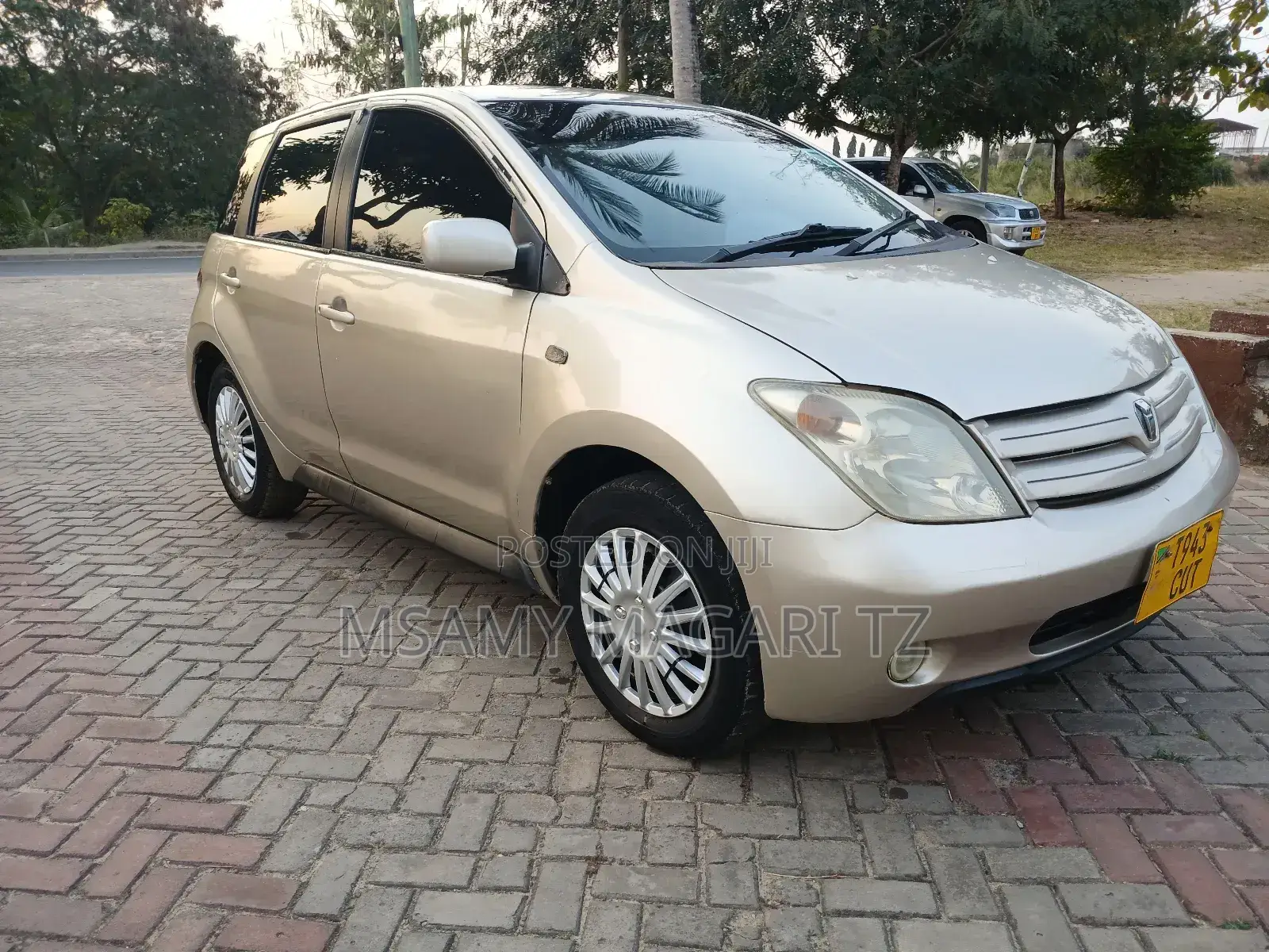 Toyota IST 2003 Gold