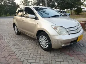 Toyota IST 2003 Gold