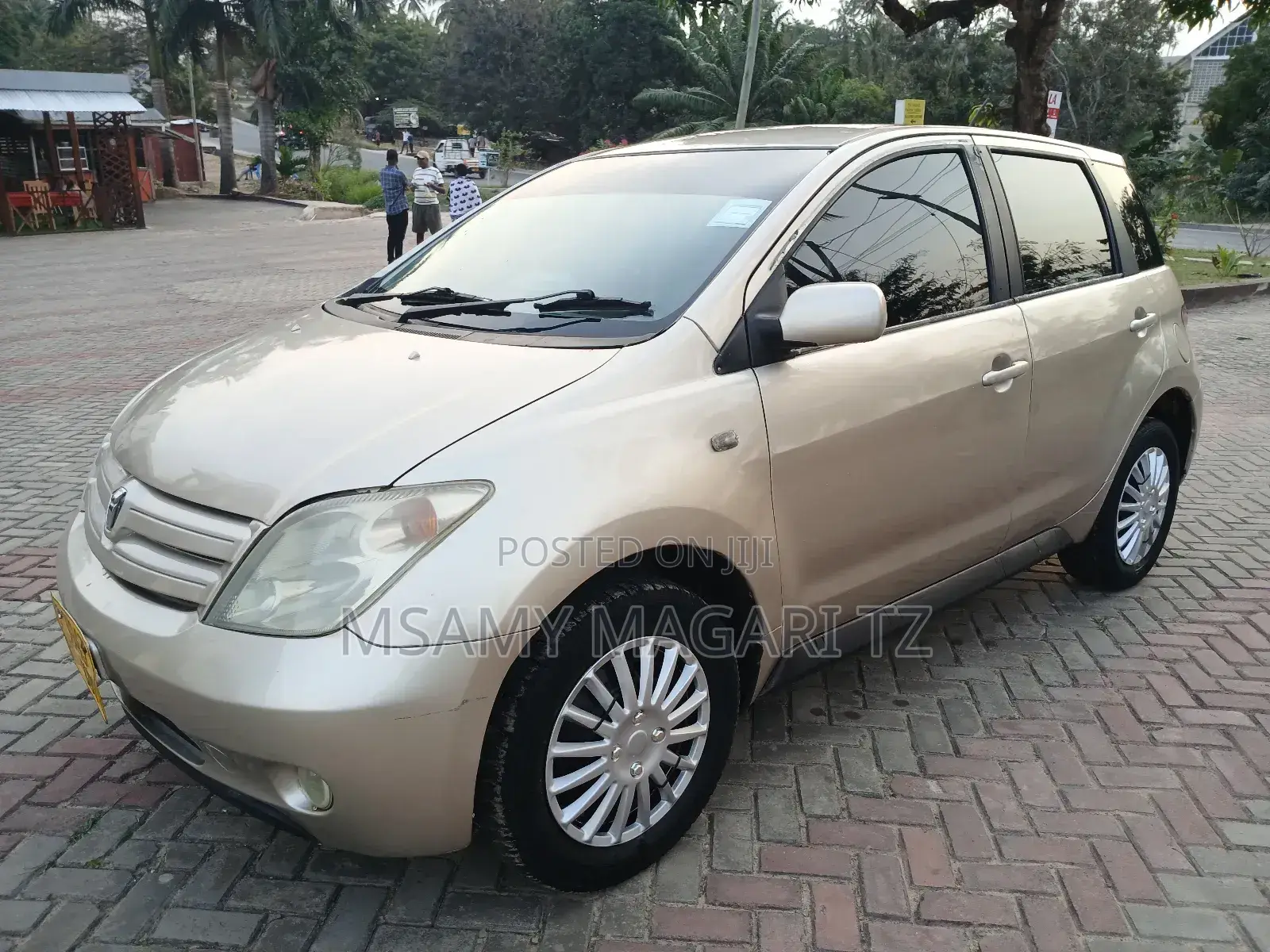 Toyota IST 2003 Gold