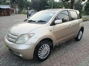 Toyota IST 2003 Gold