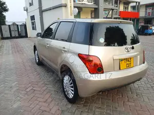 Toyota IST 2003 Gold
