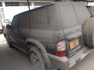Nissan Patrol 2000 Blue