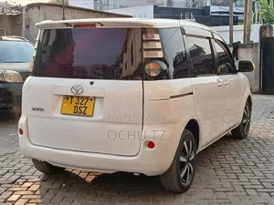 Toyota Sienta 2005 White