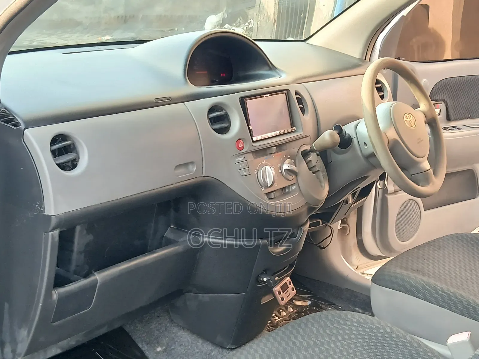 Toyota Sienta 2005 White