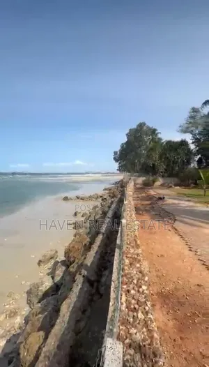 8bdrm House in Mbezi Beach for sale