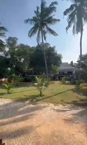 8bdrm House in Mbezi Beach for sale