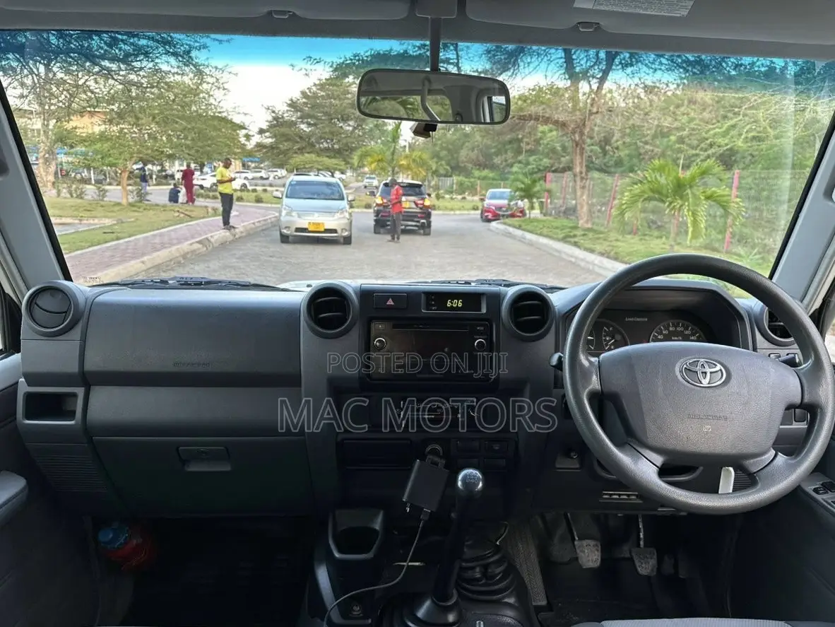 Toyota Land Cruiser 2018 White