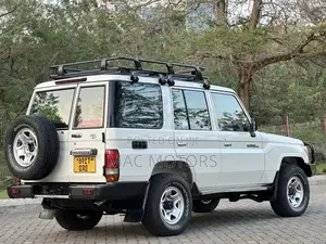 Toyota Land Cruiser 2018 White