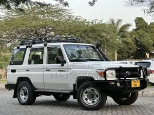 Toyota Land Cruiser 2018 White