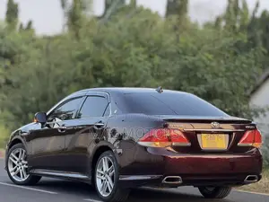 Toyota Crown 2012 Burgundy