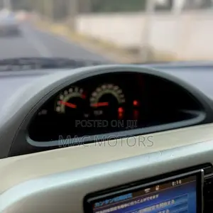 Toyota Porte 2004 Silver