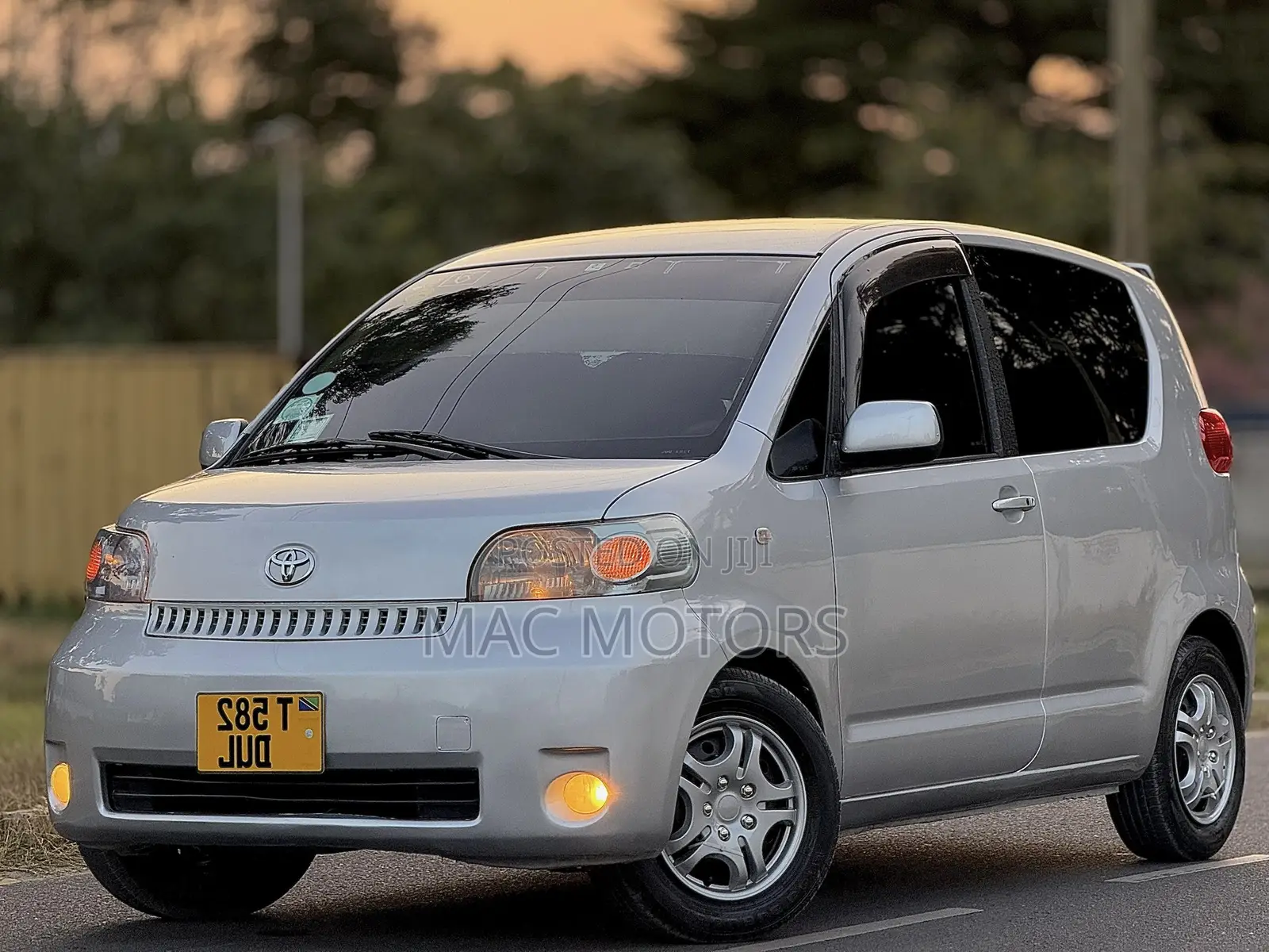Toyota Porte 2004 Silver