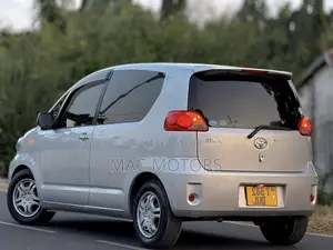 Toyota Porte 2004 Silver