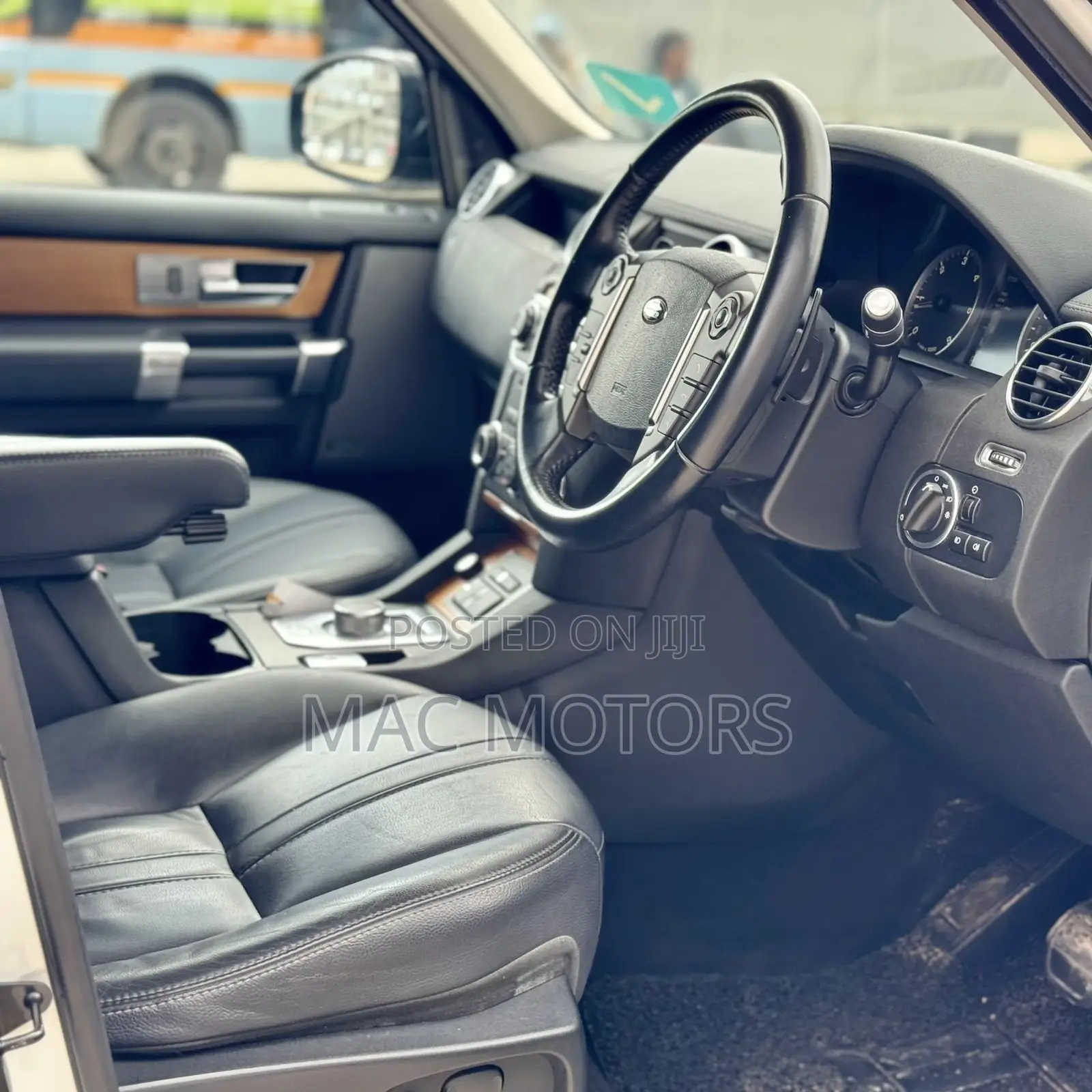 Land Rover Discovery 2015 White