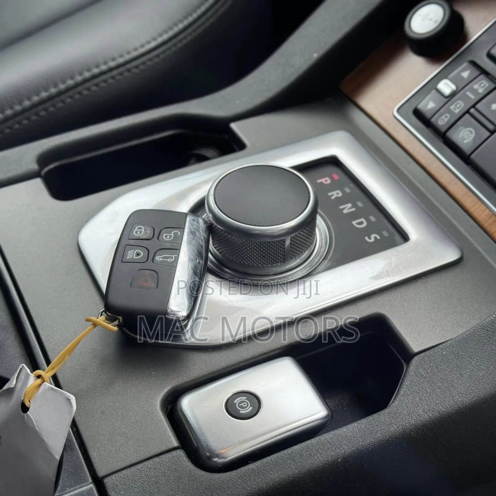 Land Rover Discovery 2015 White