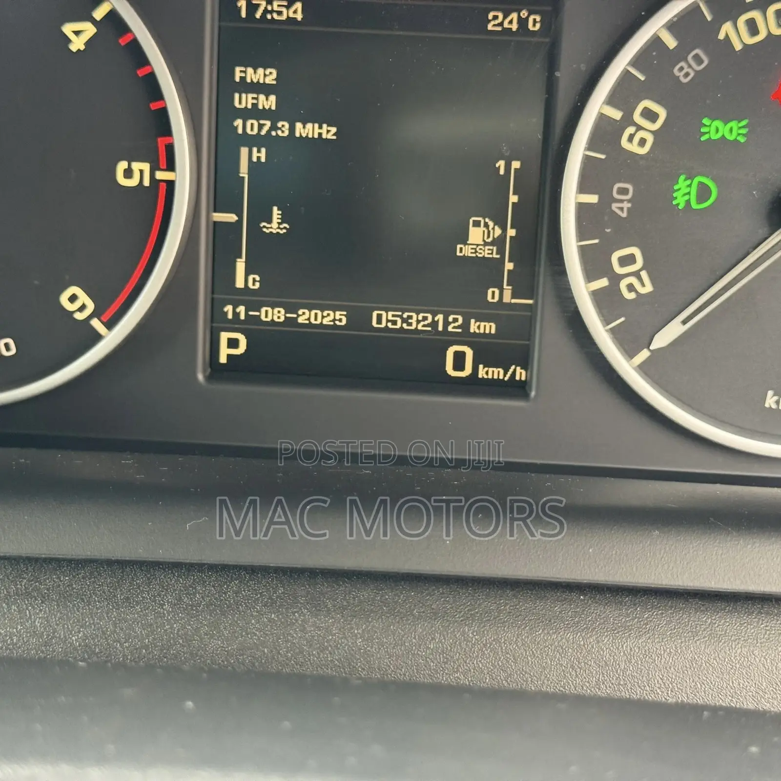 Land Rover Discovery 2015 White