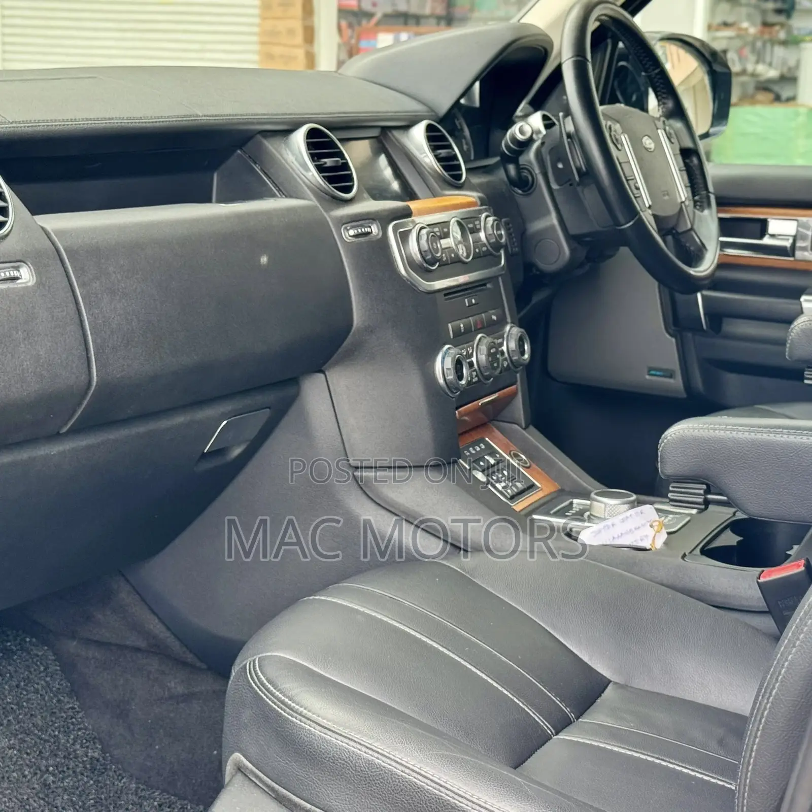 Land Rover Discovery 2015 White