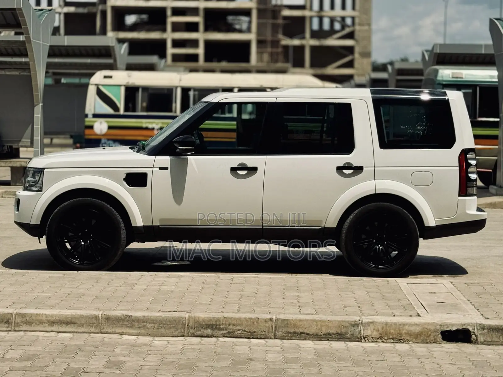 Land Rover Discovery 2015 White