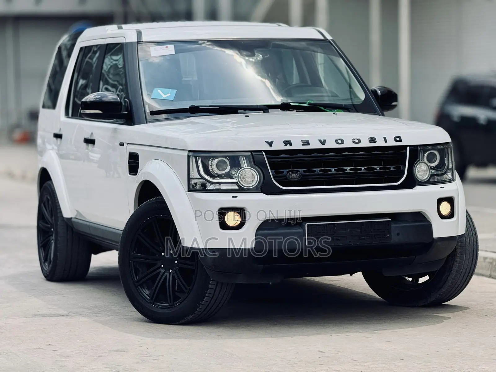 Land Rover Discovery 2015 White