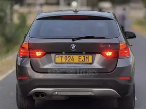 BMW X1 sDrive28i 4dr SUV (2.0L 4cyl Turbo 8A) 2014 Gray