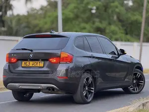 BMW X1 sDrive28i 4dr SUV (2.0L 4cyl Turbo 8A) 2014 Gray