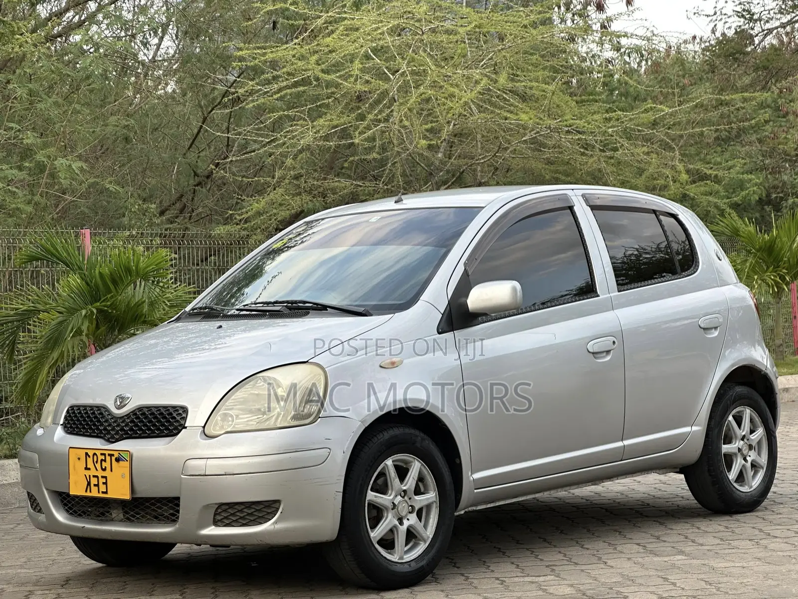 Toyota Vitz 2003 Silver