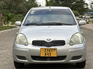Toyota Vitz 2003 Silver
