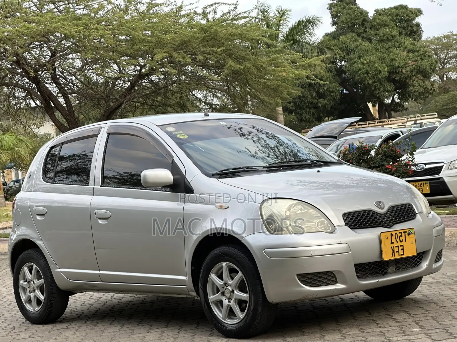 Toyota Vitz 2003 Silver