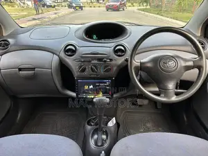 Toyota Vitz 2003 Silver