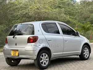 Toyota Vitz 2003 Silver